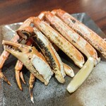 大漁居酒屋 まぐろがんち - 焼き蟹ハーフ。やっぱり蟹は焼きが一番甘みが出て好きだな♪