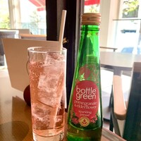 ブッフェアンドカフェ スロープサイドダイナー ザクロ - ザクロのソーダいい香り