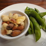 ヱビスビール記念館 - 枝豆＆ＭＩＸナッツ（400円）