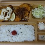 本家かまどや - 料理写真:カキ・コロ弁当500円