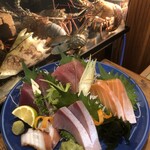 Motsugo - 毎日、旬の魚を入れています！ 5品入って1,380円です!