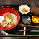 海鮮処 笑 - 特製海鮮丼