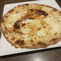 Focacceria la Brianza - フォカッチャディレッコ　薄くてパリフワで、フォカッチャよりも薄焼きピザ風　チーズたっぷりでよき