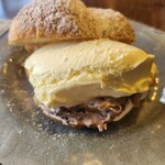 カフェ東亜サプライ - クロワッサンあんホイップ