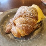 カフェ東亜サプライ - クロワッサンあんホイップ
