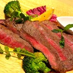 국산 소 붉은 고기 스테이크