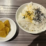 拉麺 たき - 朝そばセットのライスと漬物