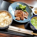 Sumiyaki Gyuu Tan Akabee Bunt En - 牛たん定食(中)