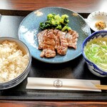 Sumiyaki Gyuu Tan Akabee Bunt En - 牛たん定食(中)