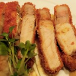 洋食 おがた - メイン　ポークカツレツ断面
