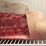 洋食 おがた - 冷蔵庫で寝かせて在る豚肉