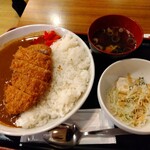 築地銀だこ 大衆酒場 - カツカレー 715円(税込)(2023年12月5日撮影)