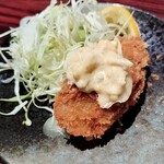 とんかつ六角箸 - 食べられるのを待つ牡蠣フライ