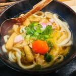 さぬきうどん 四国屋 - とりと刻み揚げのおうどん+生卵