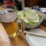 やきとり能勢 - キャベツ。我慢出来ずにビール一口飲んじゃいました(;^ω^)
