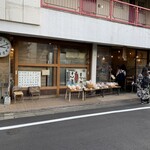 AOSAN 仙川店 - 外観
                                時間は15時を回ってます。
                                既に角食パンはありません。