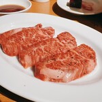 炭火焼肉ホルモン まるは - 