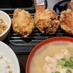 Tonjiru to karaage no semmonten bakubaku - 