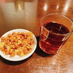 豫園 - ピーナッツと揚げ大蒜、　紹興酒