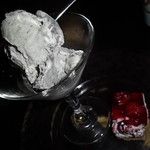 しげ老鮨 - 黒ゴマアイス