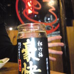 Torikizoku - 熱燗（松竹梅豪快カップ酒）。
