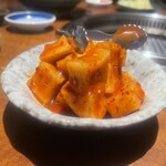 炭火焼肉 まん平 - カクテキ