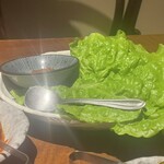 炭火焼肉 まん平 - サンチュ