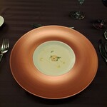 レストラン フィオーレ - 蕪のブルーテ　フォアグラ添え。