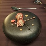 レストラン フィオーレ - 鴨肉のローストと洋梨のバルサミコクリームソース。