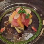 レストラン フィオーレ - 本鮪のミキュイとみかん　春菊のジェノベーゼソース。
