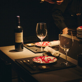 We carefully considered the marriage between the yakitori and wine we offer.