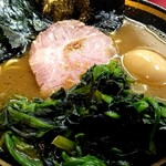 家系ラーメン とらきち家 - ほうれん草アップ