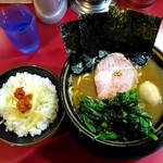 家系ラーメン とらきち家 - ライスセット950円+ほうれん草100円+たまご70円