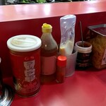 家系ラーメン とらきち家 - 卓上味変調味料1