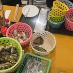 牡蠣小屋 流王 - イカ　海老もチョイス