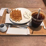 キーズカフェ - 料理写真:リエージュワッフルとアイスコーヒー