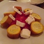 茹で上げズッキーニとプチトマト ラングドッグ産 羊のチーズ