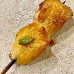 焼鳥 せきね - 熊野地鶏振袖　柚子胡椒を乗せる乗せないあなたはどっち？ということでどっちもでしたｗ