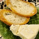 焼鳥 せきね - ワイフのワインのアテにウォッシュチーズ　お姉さんガテじゃなくてガレドラロワールですｗ　