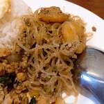 ガパオウ - エビと春雨の黒胡椒蒸し