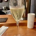 焼鳥 せきね - 泡立ち細やか上品で甘く酸味もあって美味しいです