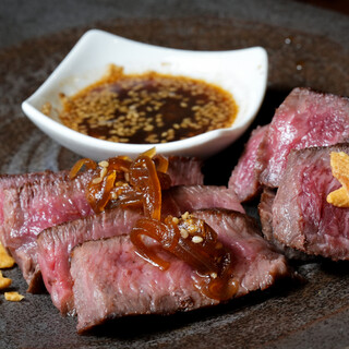 【和牛＆あぐー豚の食べ比べ】島和牛を様々な調理法でいただく。