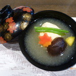 宇豆基野 本店 - みぞれ仕立て蟹真丈に椎茸・柚子・紅葉麩・軸菜のお椀