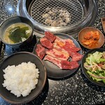 Yakiniku Suehirokan - 焼肉バラエティランチ