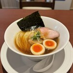 酒肴場 屯 - 津軽煮干し中華蕎麦（味玉入り）¥950