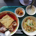 タイ国料理 ゲウチャイ - イエンターフォー(細麺センレック)とカオパット　