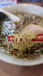 Yoshitomi - 硬めな細縮れ麺