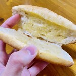 ブーランジェリ･エ･カフェ　オブジェ - 中ははちみつとバターしみっしみ、最高、Love