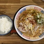 Jikasei Mentemo Miramen Rairakuken - 辛葱塩拉麺（1,000円）
                        ライス（半分、ランチタイム無料）