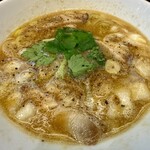 らーめん工房 麺作 - 鶏と魚介ベースで刻み玉ねぎが沢山入ったつけ出汁